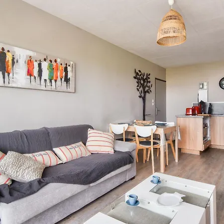 Vue Sur Et Pieds Dans L'eau Plage-des-Demoiselles