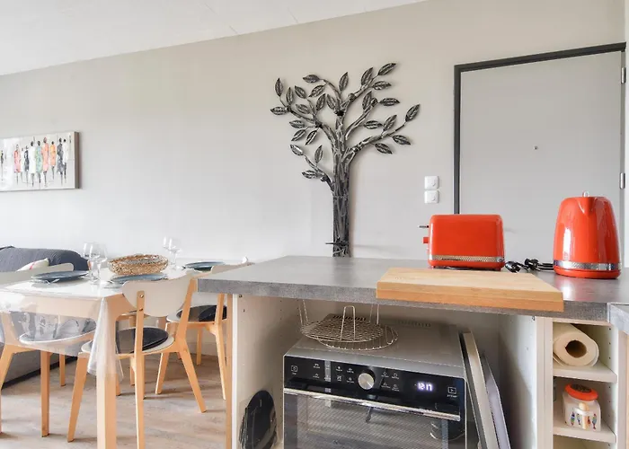 Vue Sur Et Pieds Dans L'eau *